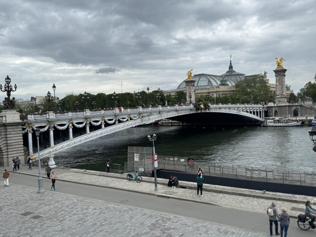Puente Alejandro III en París