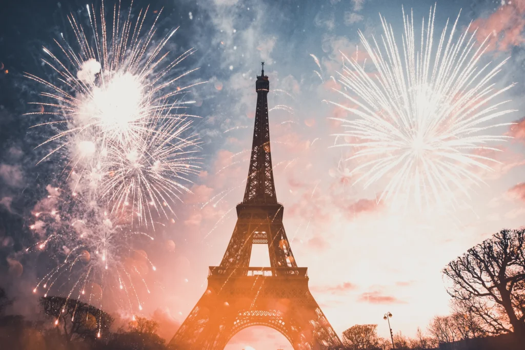 Fuegos artificiales en Torre Eiffel Fuegos artificiales y Torre Eiffel